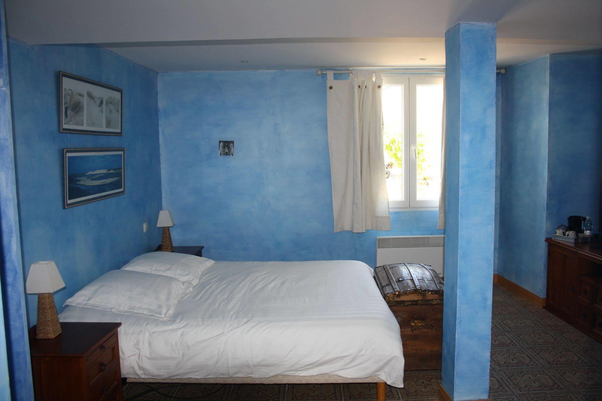 Chambres D'Hotes La Luzerniere Saint-Denis-de-Pile Luaran gambar